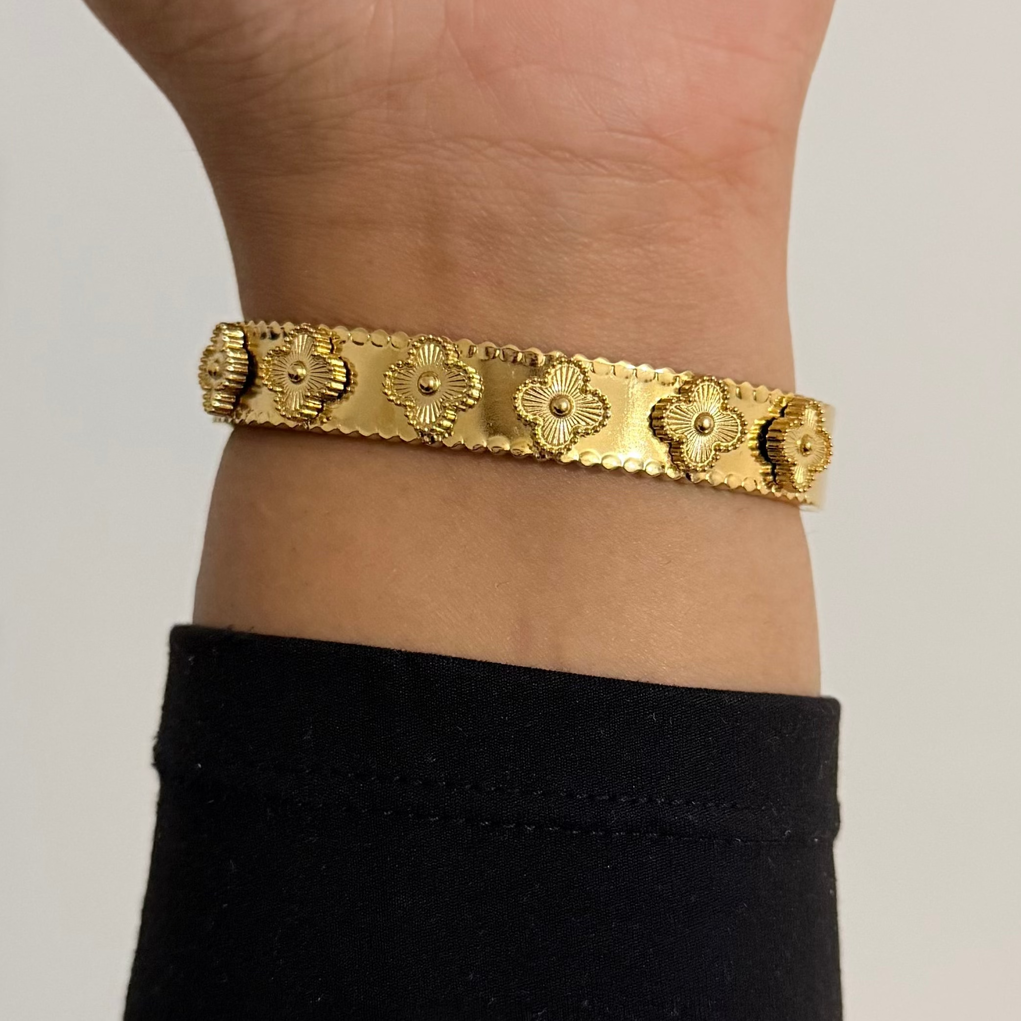 Clover Gold Bangle